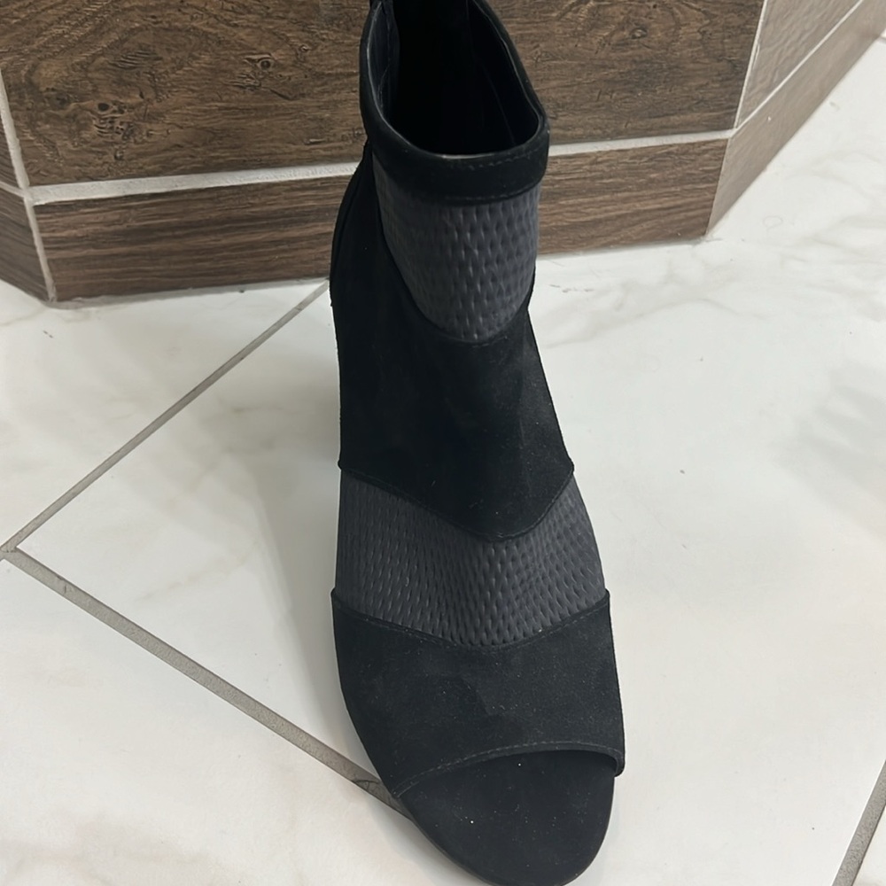 Reba Size 8 Black Booties With Open Toe - image 3